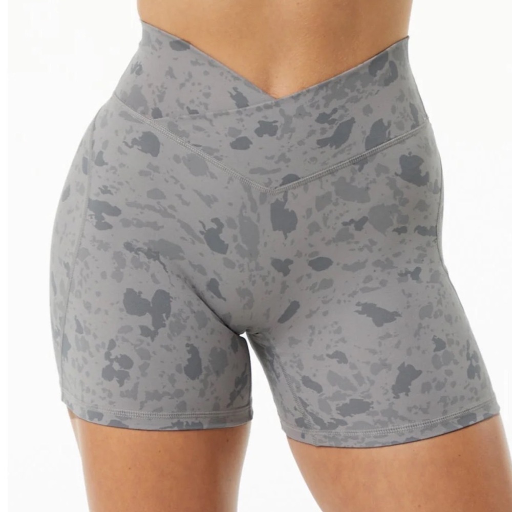 Alphalete Surface Power Short 5" - Pebble Print Stone Grey